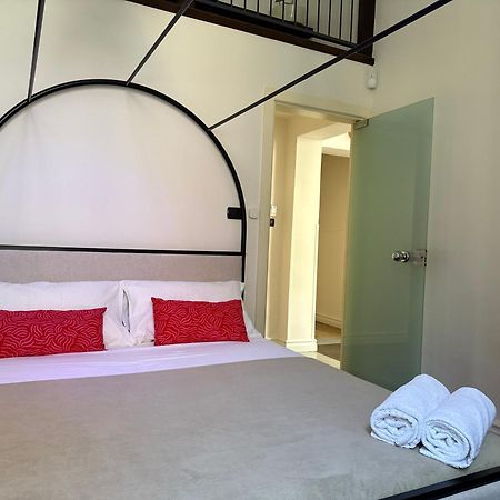 W Like Apartment On Hert Of City Center Catania Bagian luar foto