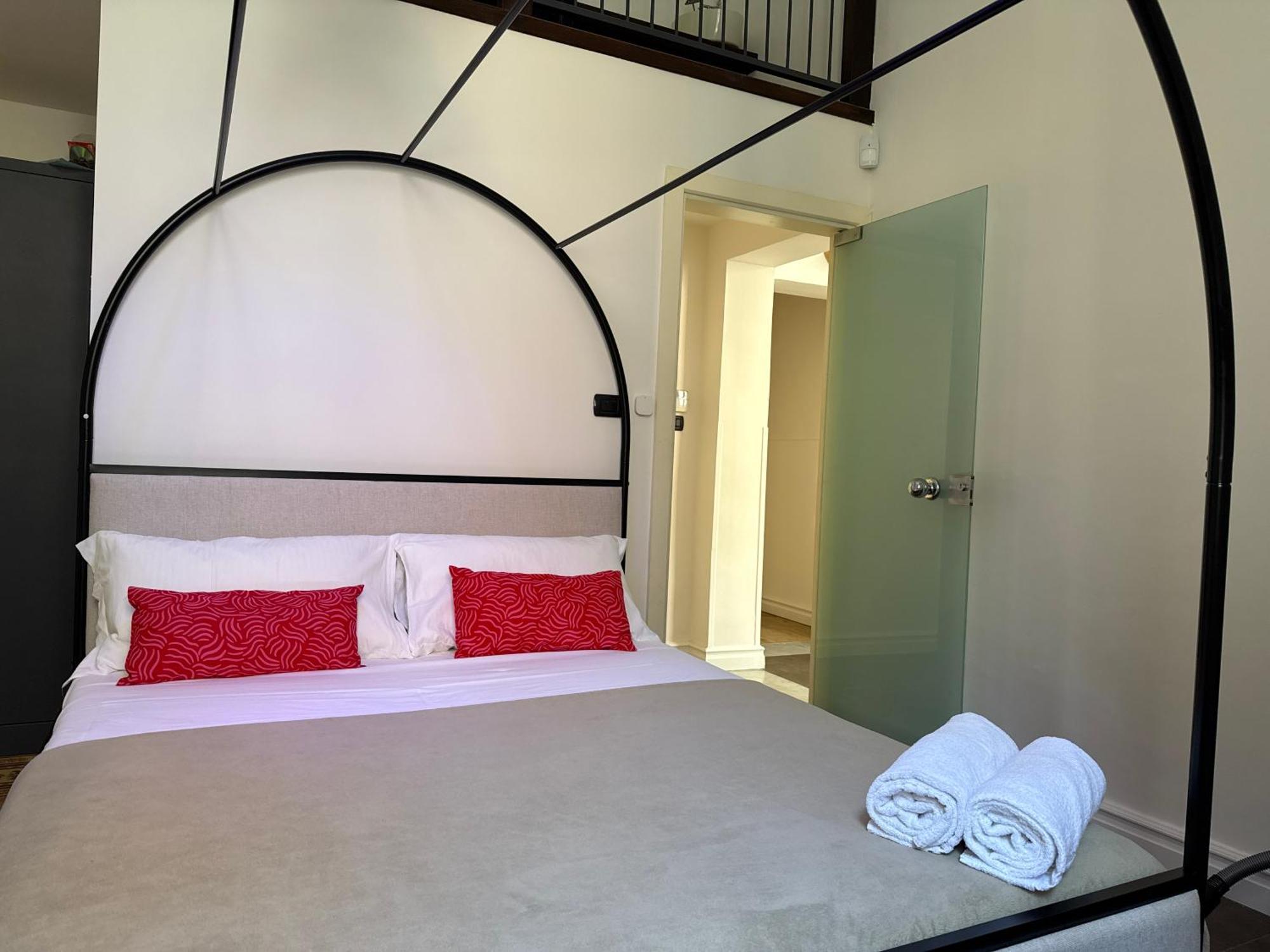 W Like Apartment On Hert Of City Center Catania Bagian luar foto